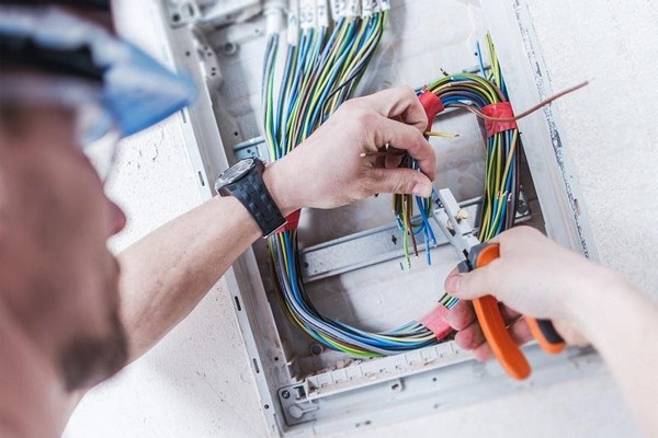 Commercial electricians