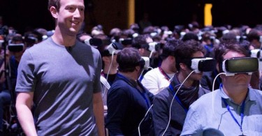 Mark Zuckerberg Appears as a Surprise Guest at Samsung Galaxy S7 Launch Event