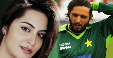 Model Arshi Khan claims She Had Sex with Shahid Afridi