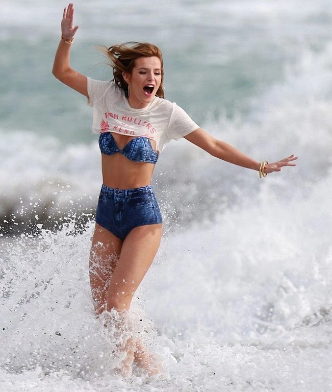 Bella Thorne splashes in hotpants and blue bra