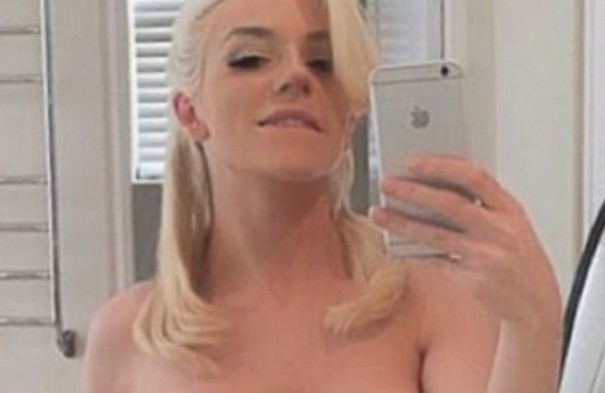 Courtney Stodden imitates Kim Kardashian in a recent selfie 