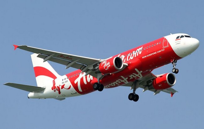 AirAsia Jetliner descends thousands of feet in midair during flight from Perth
