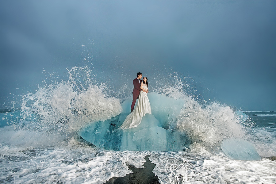 Pre wedding Photoshoot at Iceland beach