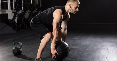 Top 5 Reasons to Use Medicine Ball for Fitness Workouts