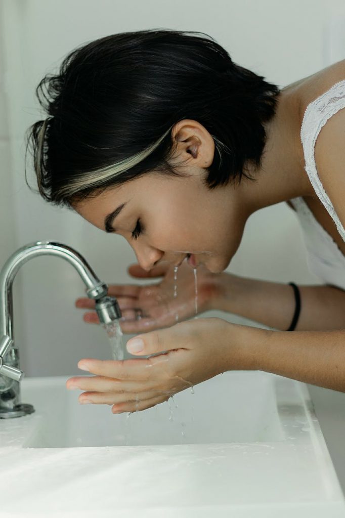 Using the no scars face wash to improve skin