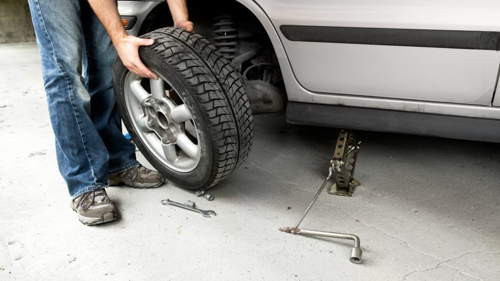 tire change service Ellenwood GA