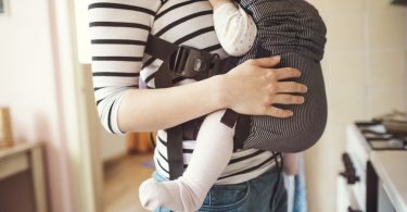 how to use baby carrier with hip seat