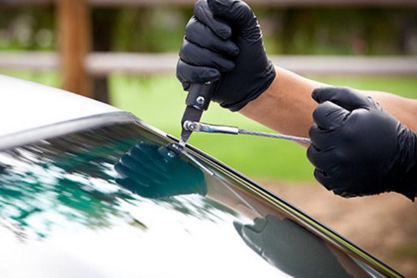 Finding Expert Windshield Repairers and Installers