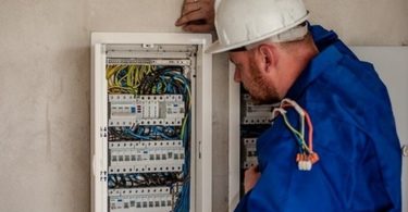 Signs You Need to Call an Electrician