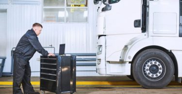 Common Semitruck Maintenance Mistakes To Avoid