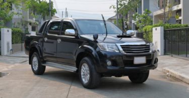 The Pros and Cons of Buying a Truck With a Diesel Engine