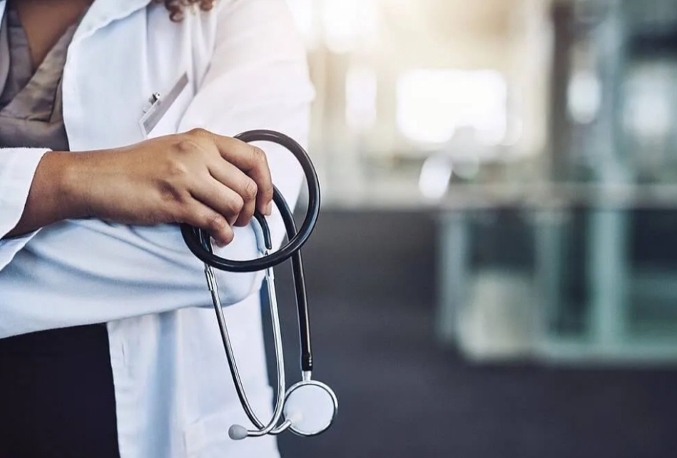 role of a medical expert