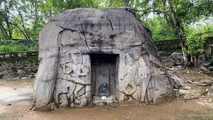 vizhinjam-rock-cut-cave