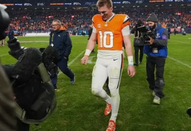 Bo Nix leaving the field after ankle injury with the Denver Broncos