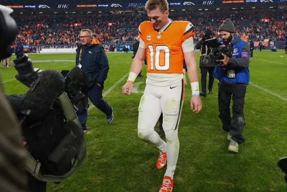 Bo Nix leaving the field after ankle injury with the Denver Broncos