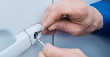 mobile locksmith service professional