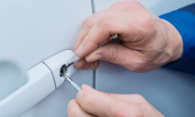 mobile locksmith service professional