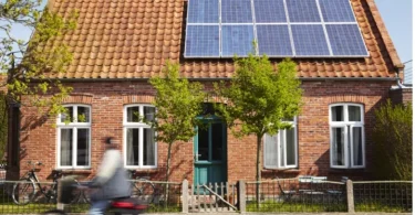 flat roof solar panel installation