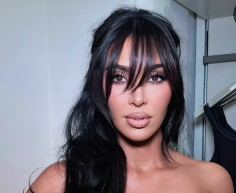 Kardashian 90s look Super Bowl LX