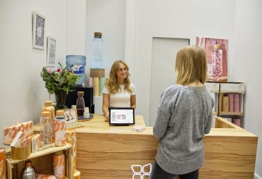 People talking about walk in conversion